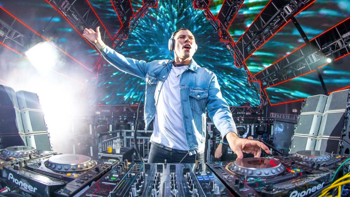 TIËSTO MAKES A HISTORIC RETURN TO USHUAÏA WITH ECLECTIC MIX